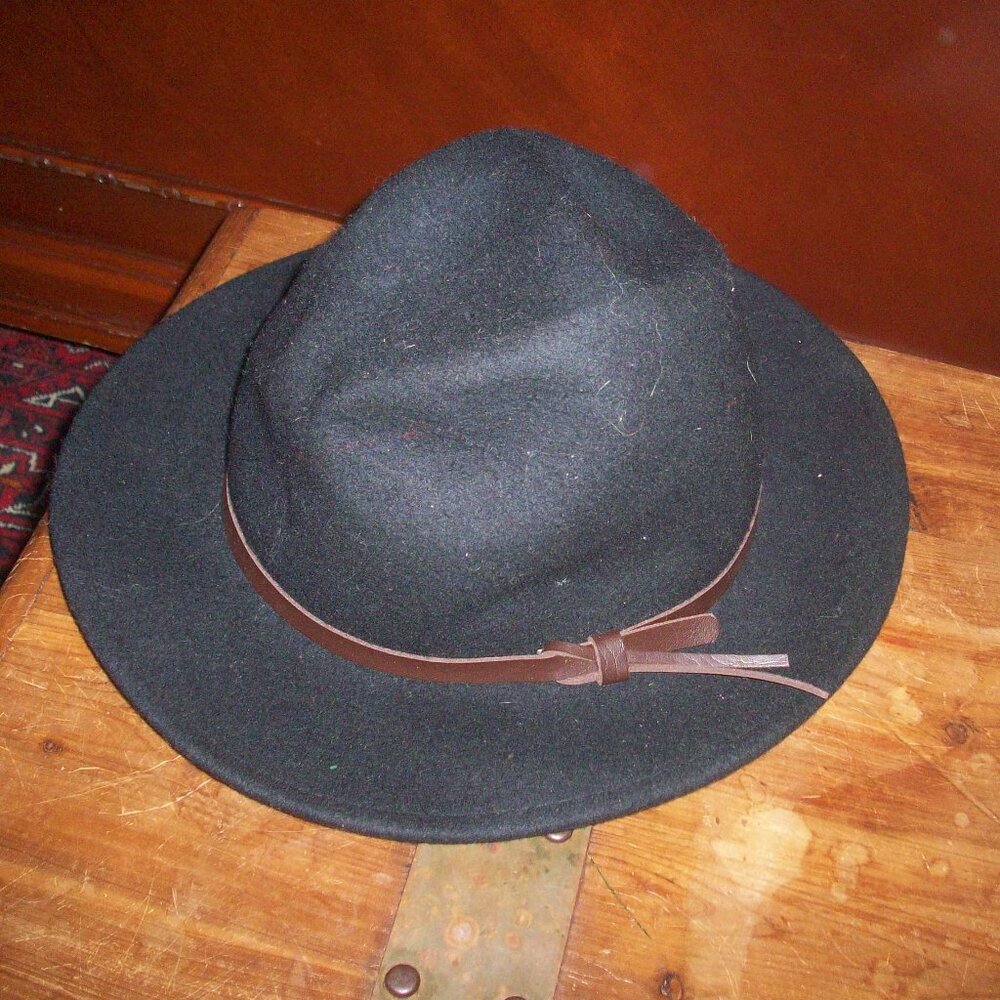 Manhattan Hat Company Felt 100% Wool Banded Leather Black Fedora Women’s, nice